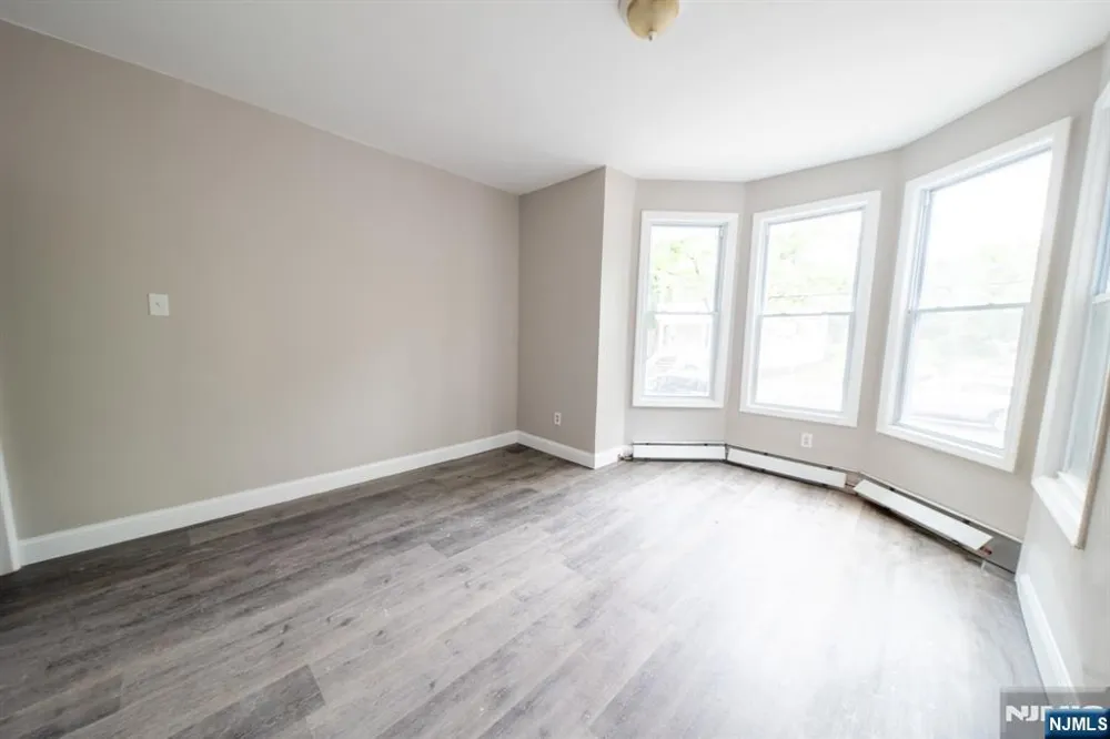 131 S 8th Street 1 Newark, NJ 07107