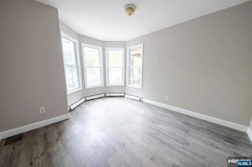 131 S 8th Street 1 Newark, NJ 07107
