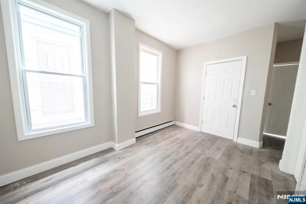 131 S 8th Street 1 Newark, NJ 07107
