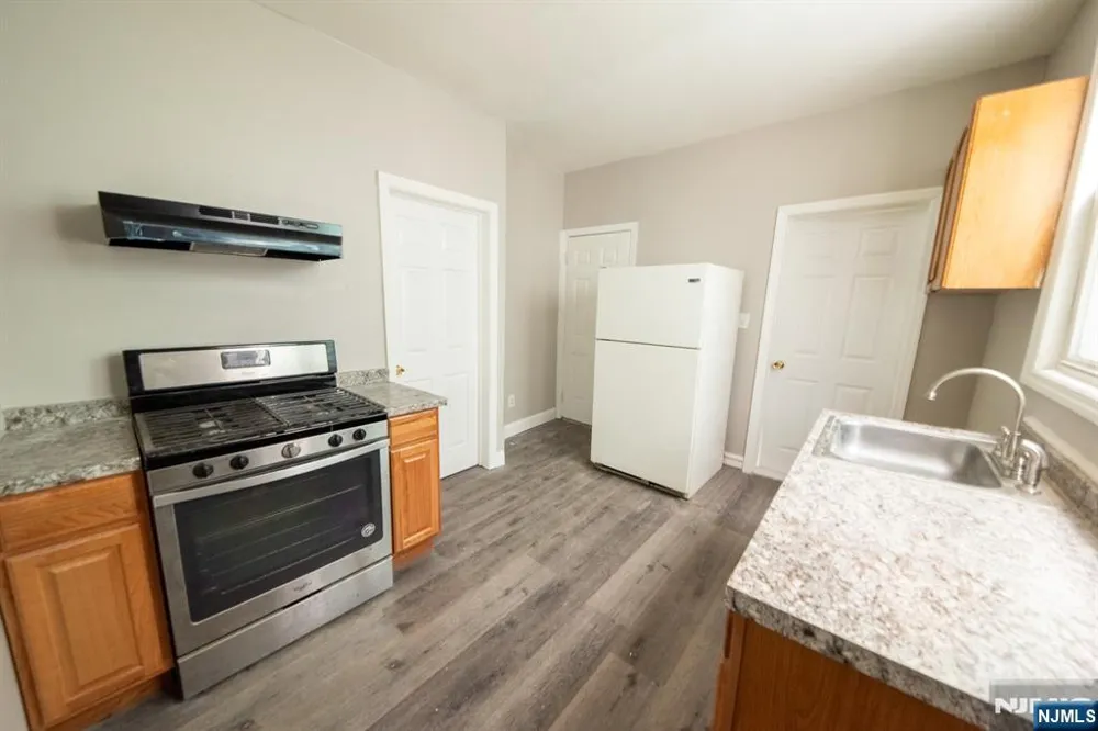 131 S 8th Street 1 Newark, NJ 07107