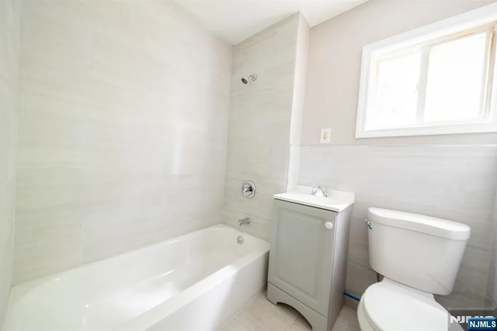 131 S 8th Street 1 Newark, NJ 07107