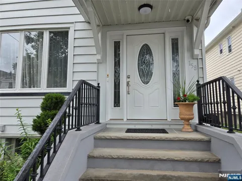 158 Knapp Avenue 2