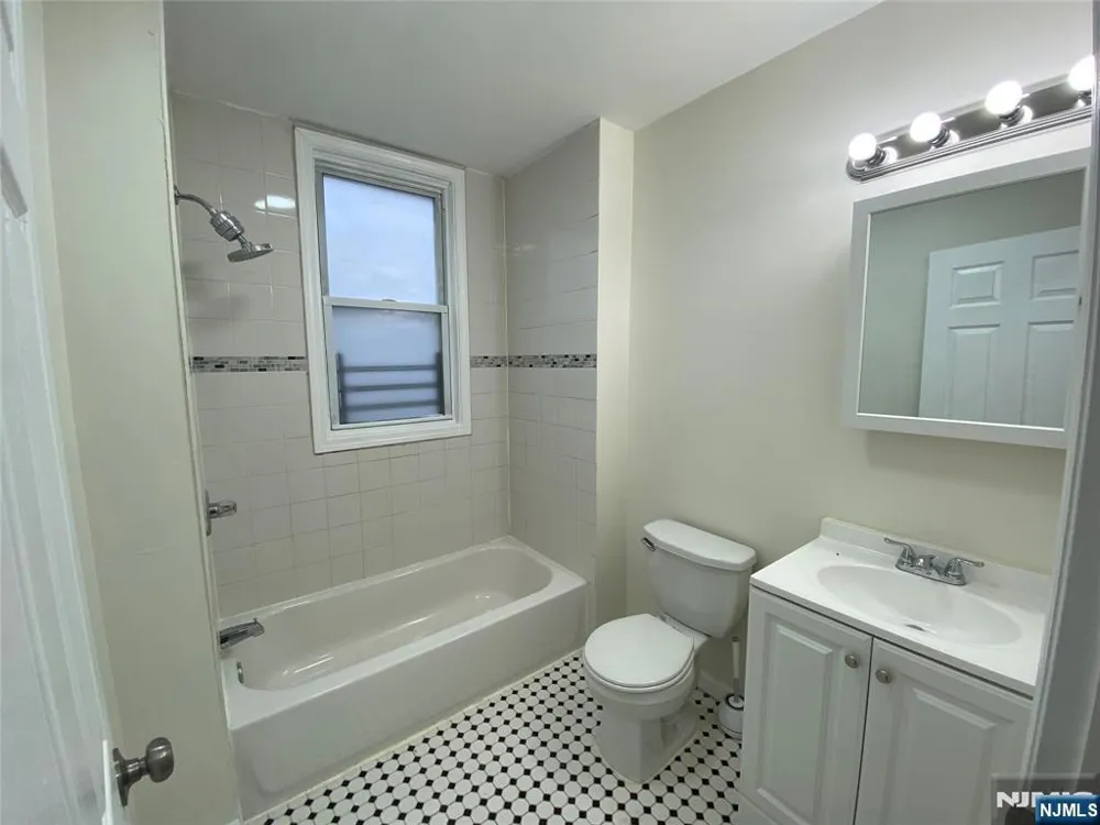 101 Hedden Terrace 2 Newark, NJ 07108