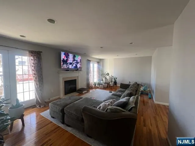30 Belle Oak Lane Belleville, NJ 07109