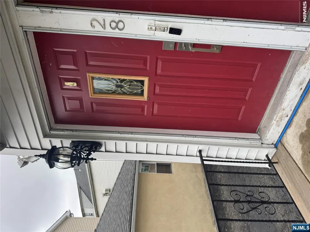 28 Onyx Court 1st Passaic, NJ 07055