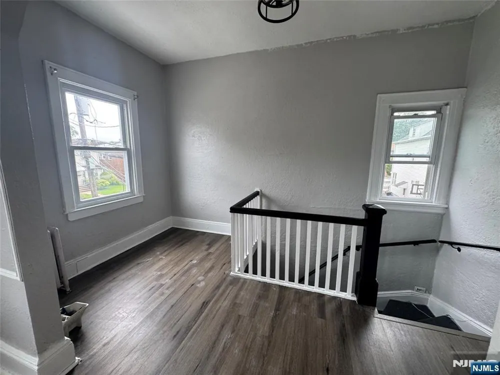 28 Onyx Court 1st Passaic, NJ 07055