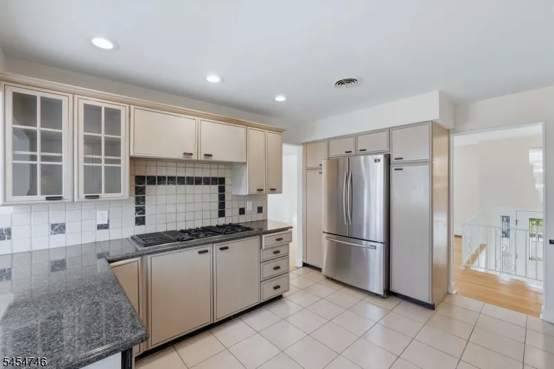 177 Truman Ter Paramus, NJ 07652