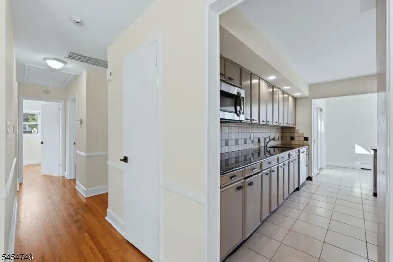 177 Truman Ter Paramus, NJ 07652
