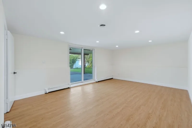 177 Truman Ter Paramus, NJ 07652