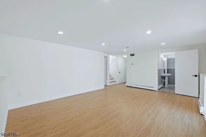177 Truman Ter Paramus, NJ 07652