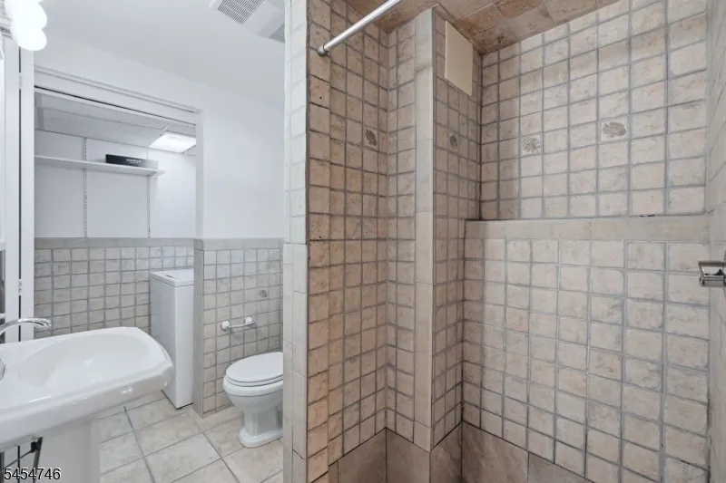 177 Truman Ter Paramus, NJ 07652