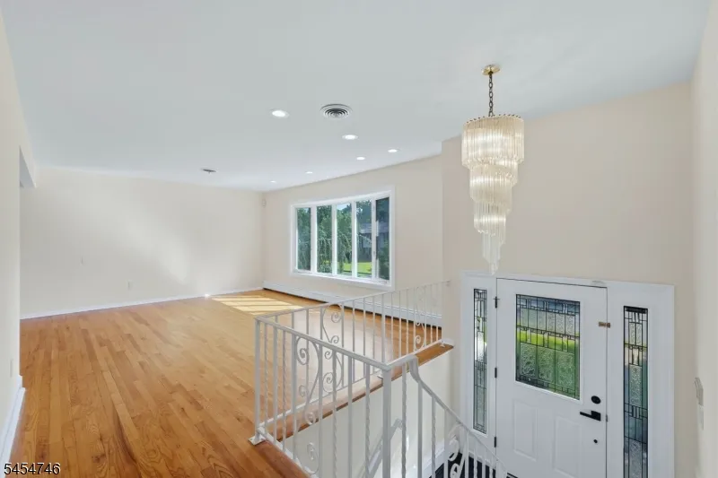 177 Truman Ter Paramus, NJ 07652