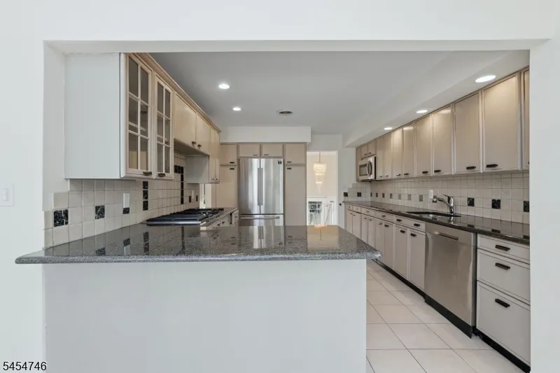 177 Truman Ter Paramus, NJ 07652