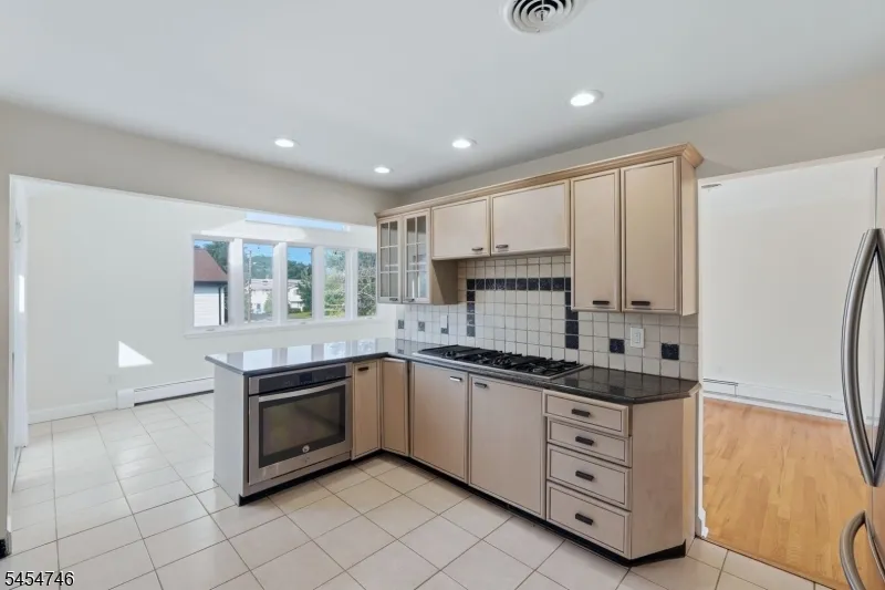 177 Truman Ter Paramus, NJ 07652