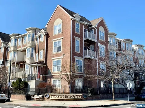 200 Dey Street 277