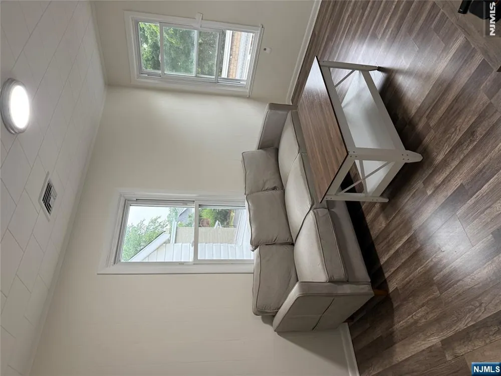 568 Lafayette Avenue 2 Hawthorne, NJ 07506