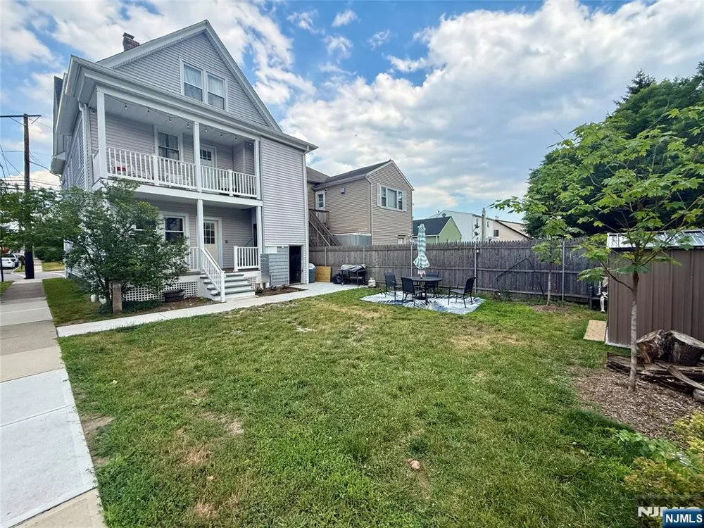 686 Lafayette Avenue Hawthorne, NJ 07506