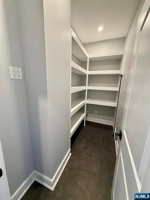 686 Lafayette Avenue Hawthorne, NJ 07506