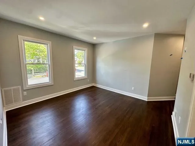 686 Lafayette Avenue Hawthorne, NJ 07506