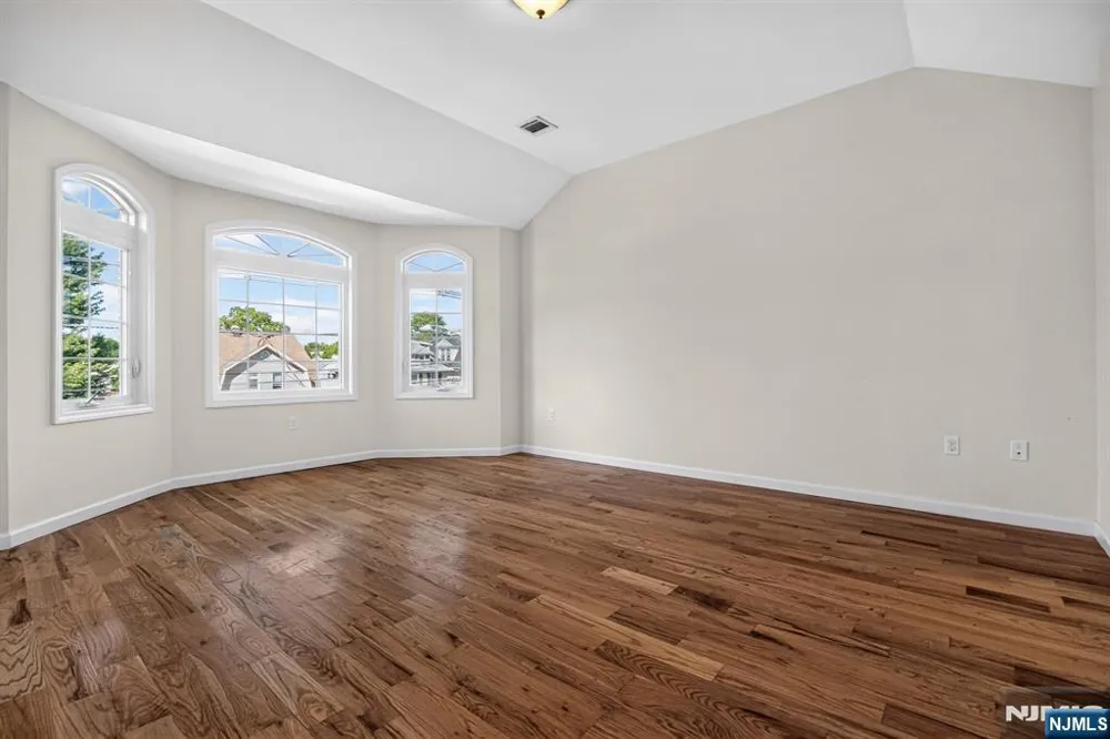 508 2nd Avenue 2 Lyndhurst, NJ 07071