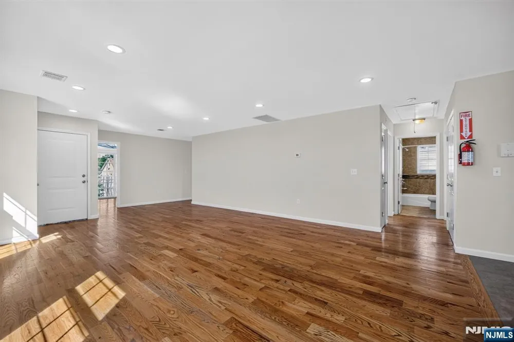 508 2nd Avenue 2 Lyndhurst, NJ 07071