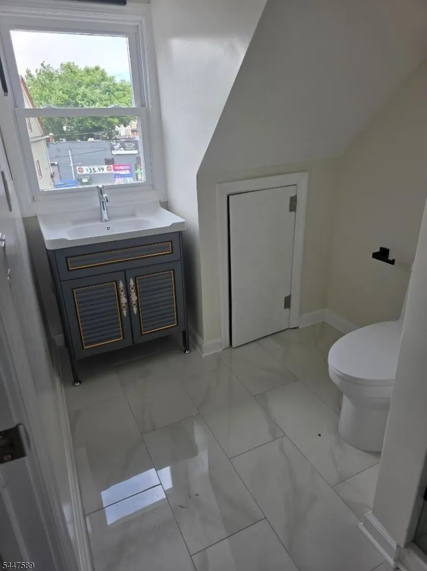 13 Vermont Ave Newark City, NJ 07106