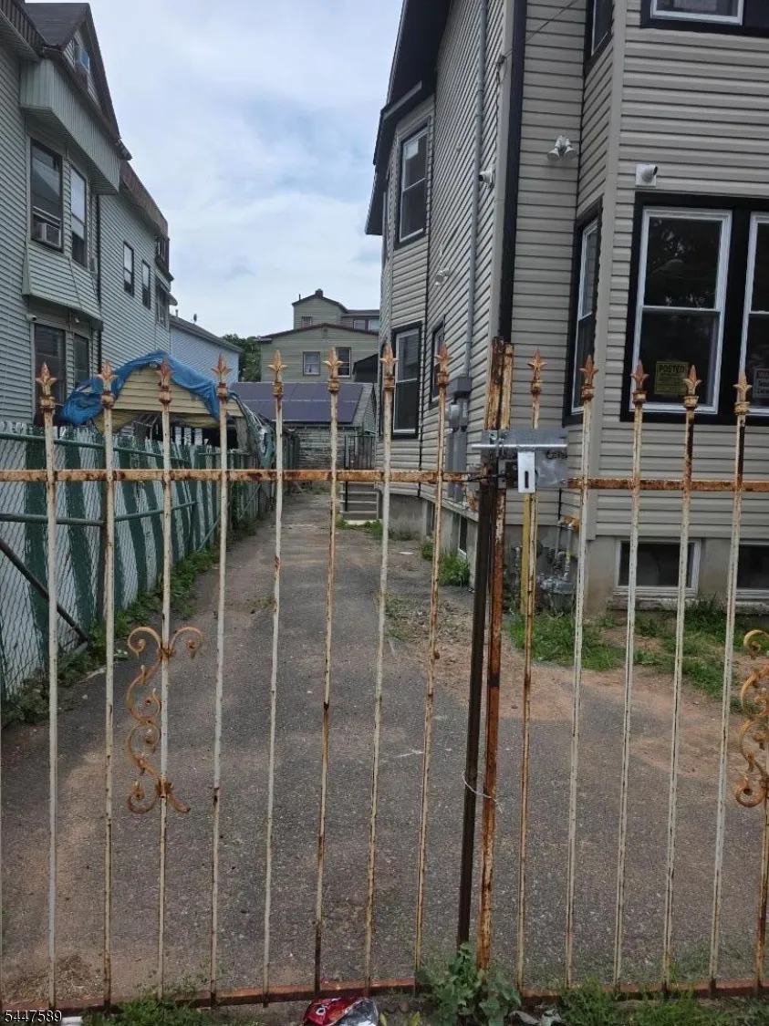 13 Vermont Ave Newark City, NJ 07106