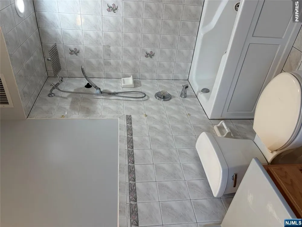 504 2nd Avenue 1 plus In-La Lyndhurst, NJ 07071