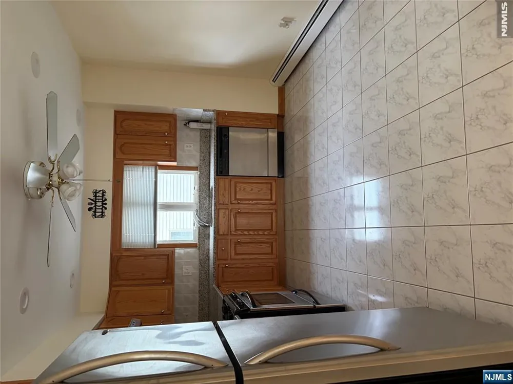 504 2nd Avenue 1 plus In-La Lyndhurst, NJ 07071