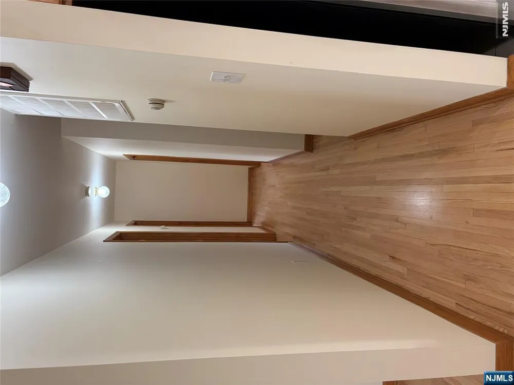 504 2nd Avenue 1 plus In-La Lyndhurst, NJ 07071