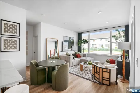 18 Park Avenue 1302