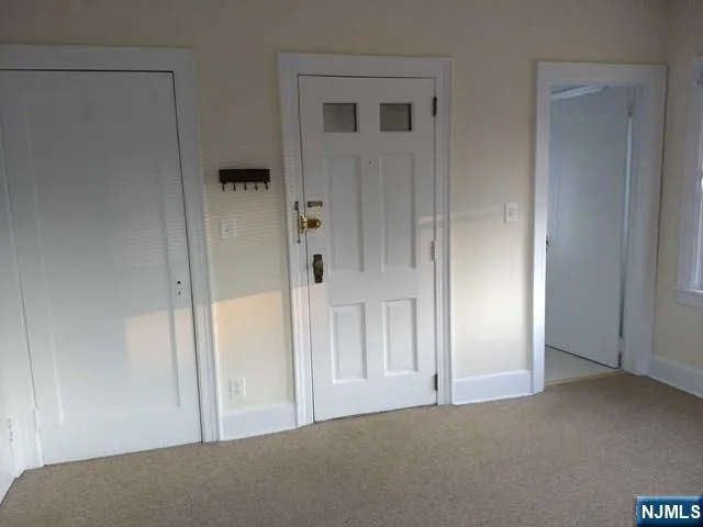 192 W Midland Avenue 4 Paramus, NJ 07652