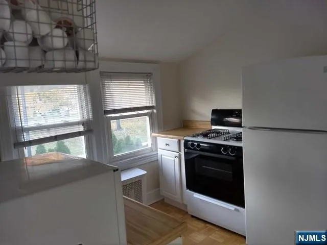 192 W Midland Avenue 4 Paramus, NJ 07652