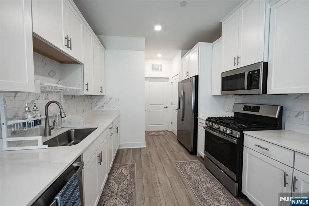 84 Harvest Way Little Falls, NJ 07424