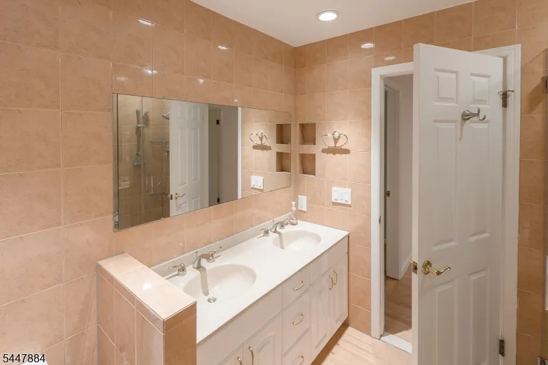 89 Continental Rd Parsippany-Troy Hills, NJ 07950