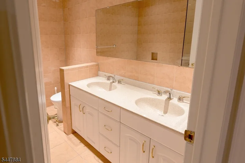 89 Continental Rd Parsippany-Troy Hills, NJ 07950
