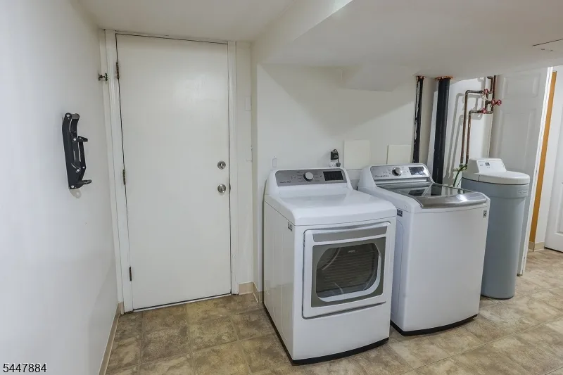 89 Continental Rd Parsippany-Troy Hills, NJ 07950