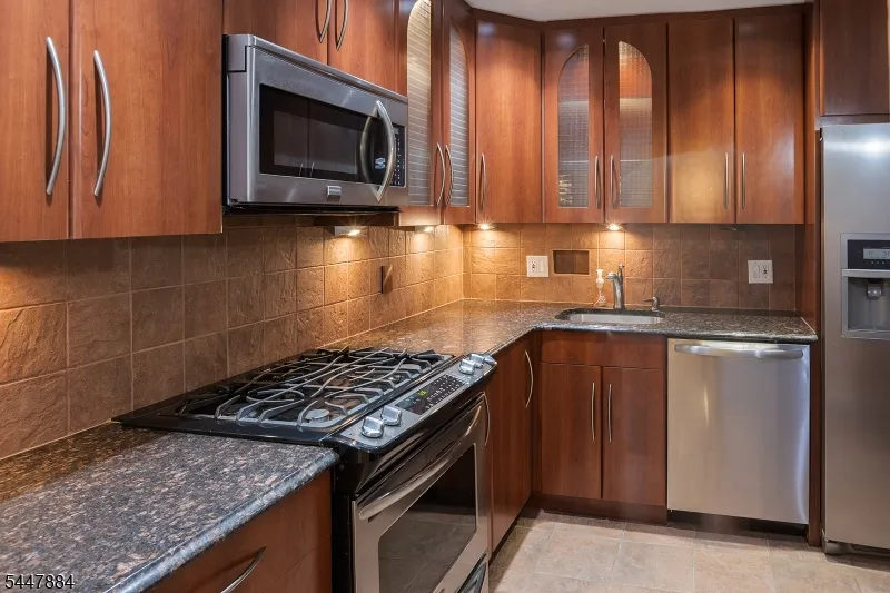 89 Continental Rd Parsippany-Troy Hills, NJ 07950