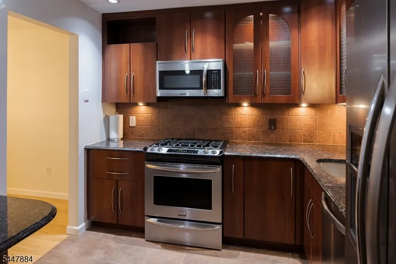 89 Continental Rd Parsippany-Troy Hills, NJ 07950