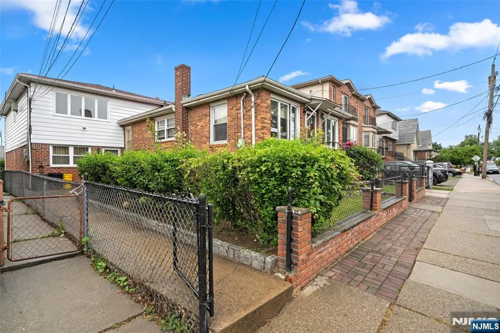 209 8th Street 2 Fairview, NJ 07022
