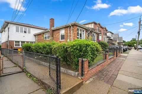 209 8th Street 2