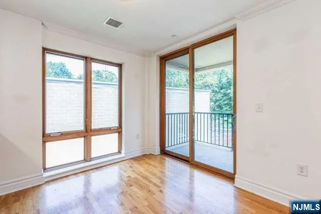 17 Meadow Road 307 Rutherford, NJ 07070