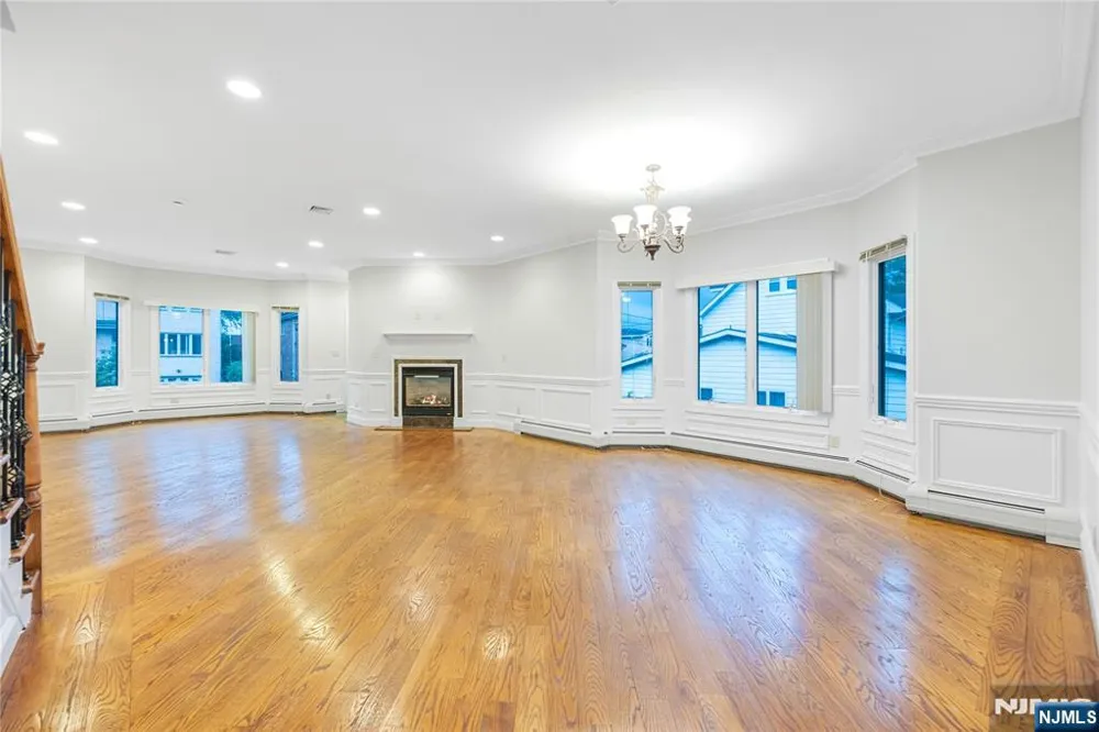 258 4th Street A Palisades Park, NJ 07650