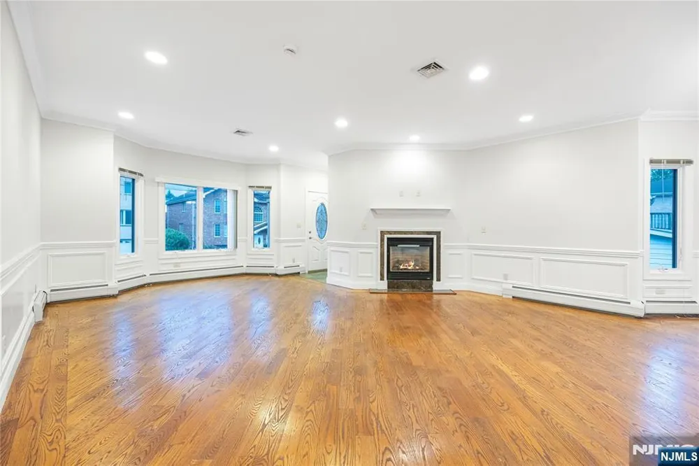 258 4th Street A Palisades Park, NJ 07650