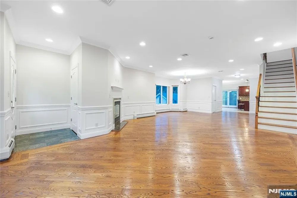 258 4th Street A Palisades Park, NJ 07650