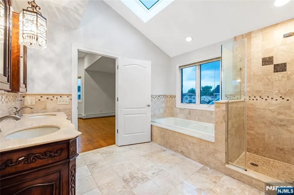 258 4th Street A Palisades Park, NJ 07650