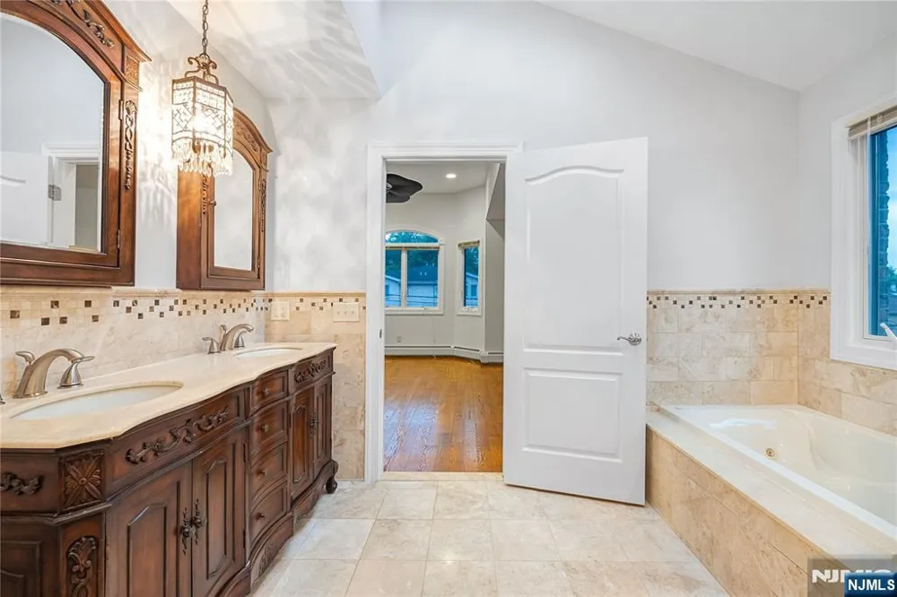 258 4th Street A Palisades Park, NJ 07650