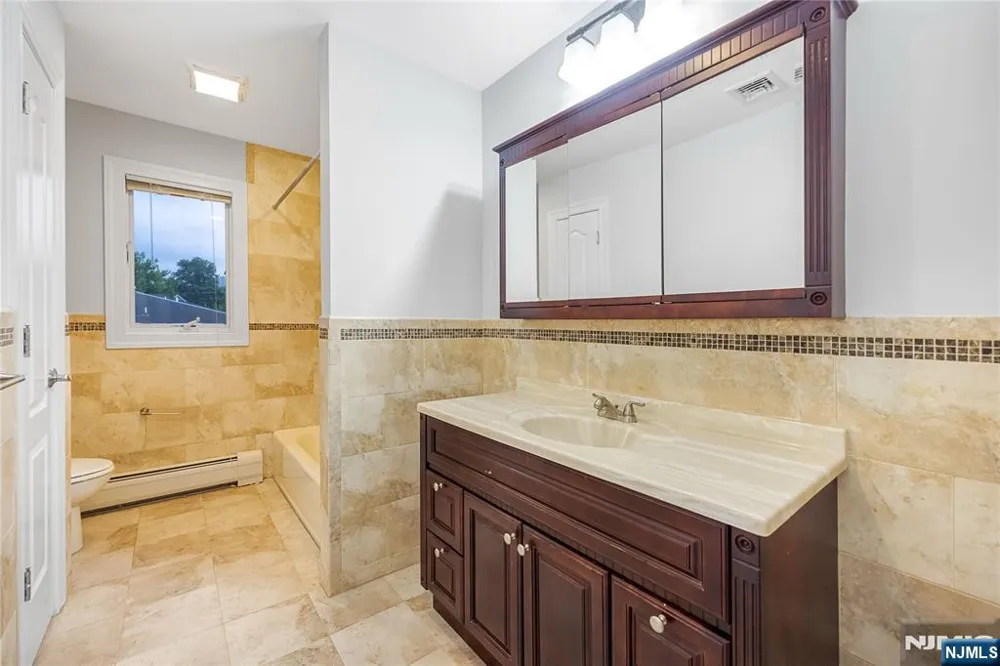 258 4th Street A Palisades Park, NJ 07650