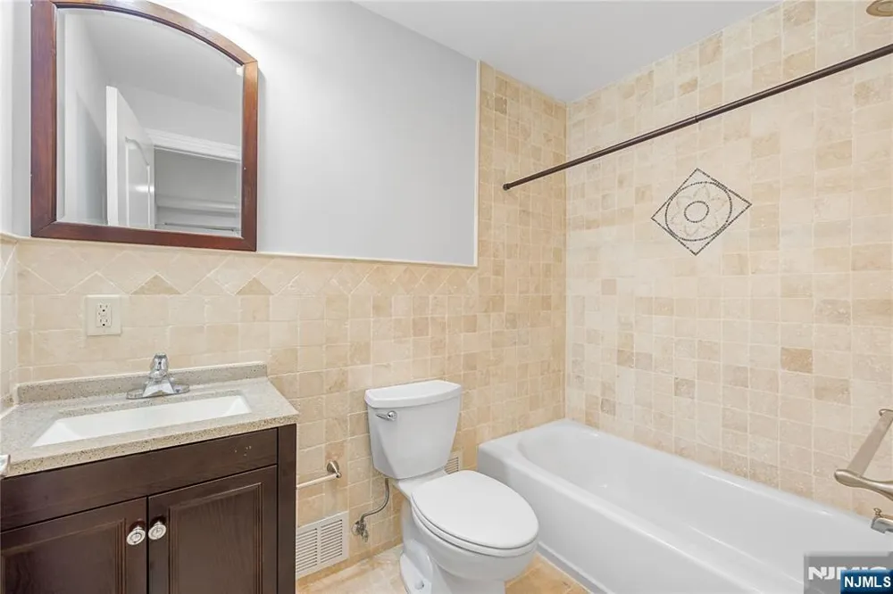 258 4th Street A Palisades Park, NJ 07650