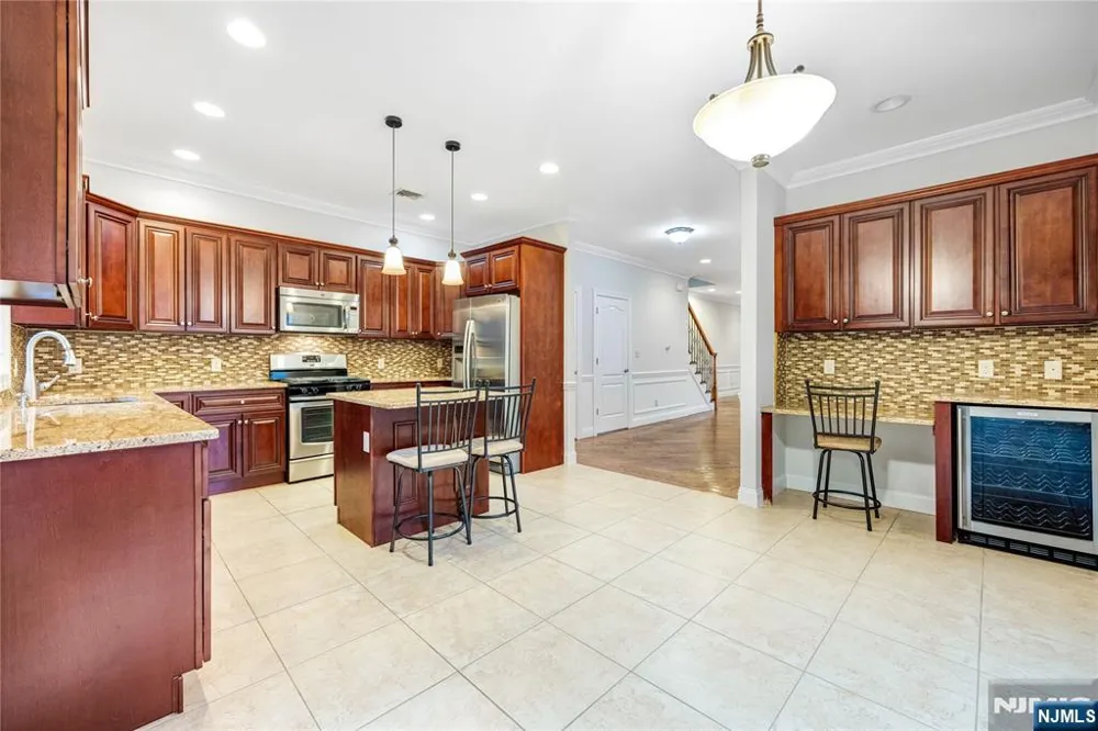 258 4th Street A Palisades Park, NJ 07650